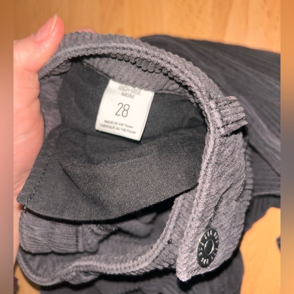 BDG corduroy mom pants size 28 - Picture 6 of 7